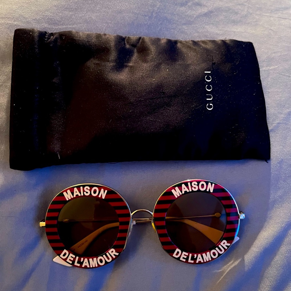 Gucci Eyewear
Maison de L'Amour round sunglasses
MetalDesigner Style ID: GG0113S